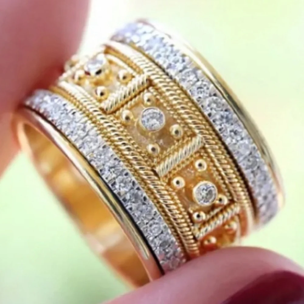 - New18kt Gold Vermiel & White Topaz Ring Size 7